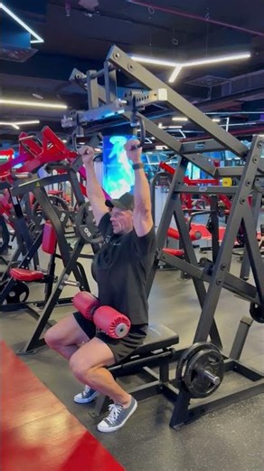 PLATE LOADED MACHINE LAT PULL DOWN (PRIMAL)