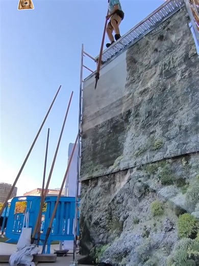 Teknik Turun dari Ketinggian Tanpa Cedera