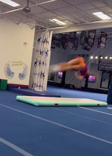 These kids are next level!!#cheer #cheerleading #fyp #blowup #fypp #blowupovernight #cheerleader #tumbling #double