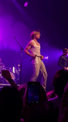 Ross Lynch Shirt Rip: The Ultimate Decadent Move