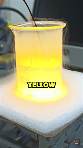 Yellow LED Turns Green in Liquid Nitrogen #electronics #electrical