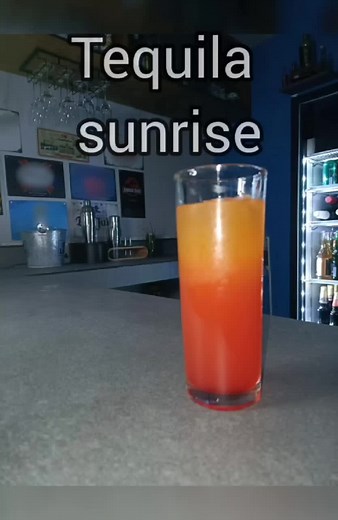 Tequila Sunrise #cocktailchai #sunrise #tequila #coctel #cocktail #recipe #cocktail #bar #bartender #bartenderlife #mixology #drink | Cocktail Chai