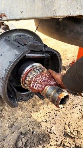 Here's How to Use Grease in Truck Wheel Bearings#mechanic #engineering #truck #shorts