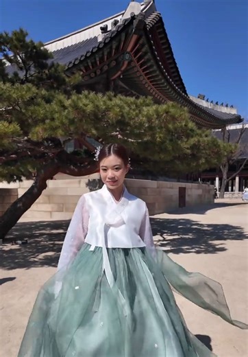 Raw file in March, no filter need. Hanbok photoshoot in English - Korean - Vietnam #hanbokkorea #hanbokrental #gyeongbukgung #hanbok #seoulkorea