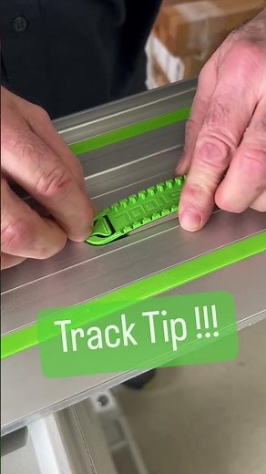 Today @festoolsedge shows you how to use the adhesive pads on the new FS/2 guide rail. 🤘🏼📏