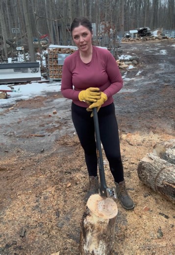 Fiskars Ultra Splitting Axe U32 Tested on Knotty Wood