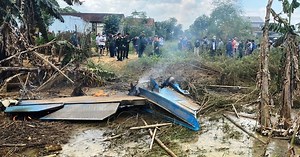 Vụ máy bay rơi: Phi công cố gắng đưa máy bay ra khỏi khu đông dân cư
