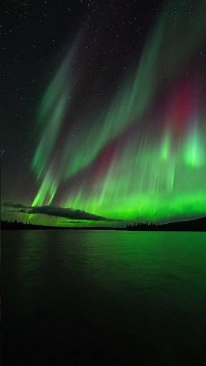 Aurora Borealis Over a Silent Lapland Lake – Stunning Northern Lights Above the Arctic Circle
