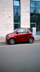 When we say easy to park, we mean it. [#smartEQfortwocabrio | WLTP: Stromverbrauch kombiniert in kWh/100 km: 18,8-16,1 | CO2-Emissionen kombiniert in g/km: 0 | smart4.me/DAT-Leitfaden] Content provided by Mercedes-Benz AG, smart4.me/provider | smart