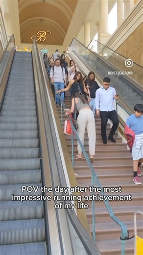 1.2M views · 670 reactions | Sau khi choén Marathon thì bước xuống cầu thang được xem như là ác mộng. Mẹo nho nhỏ, vịn cầm cầm và bước ngược giúp bạn cảm thấy bớt điên rồ hơn đấy. | Chạy 365 | Facebook