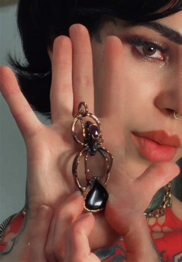 Bee (@beezzgarden)’s videos with original sound - Bee