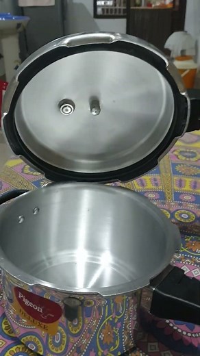 Learn the simplest way to close the Pressure Cooker Lid. #pressurecooker #pegion #cooker #newstyle