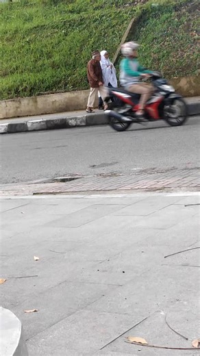 Pilihlah Ia Yang Cinta nya Setara. Karena Seumur Hidup Itu Lama. Sehidup Semati Sesurga.