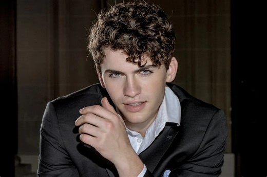 Martín Savi, el joven tenor argentino que cantó para el Papa Francisco, hizo un dúo con Maradona y ahora triunfa en la televisión española