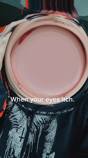 Only when i got makeup on i swear. #altmakeup #alienfairy #locs #nonbinary #megamouth