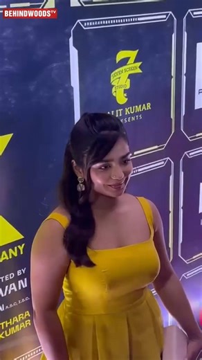 😍Cute-ஆ pose குடுத்த 96' Gouri Kishan | LIK Pre Release