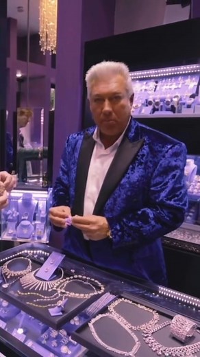 The biggest diamond you’ve ever seen?! 😱💎 . . . . . . #jewelry #diamond #gold #100carat #luxurywatches #diamonds #watch #luxury #watchcollector #watchoftheday #watchaddict #watchlover #luxurylifestyle #wristwatch #timepiece #dailywatch #millionare #fashion #wristporn #watchphotography #wristshot #audemarspiguet #rolexwatch #money #swissmade #luxuryfashion #designerbrand #tourbillion #expensive #richardmille | Michael Blakey - Producer