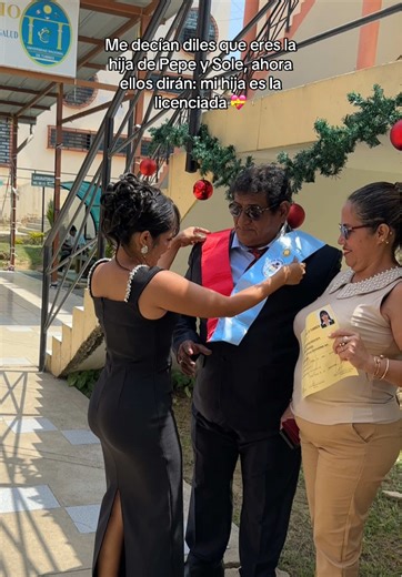 El título es mío, pero el triunfo y reconocimiento es de ellos 💖 #fyp #graduation #foryou