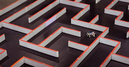 Wie schnell Robotermäuse im Labyrinth ihr Ziel finden