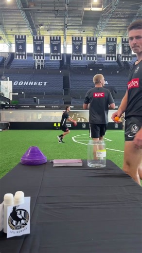 Bounce Balls Onto Glue Sticks and Create Chaos in Ping Pong Games!