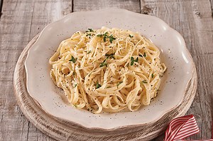 Receta fácil de Fetuccini Alfredo casero - Cocina Vital