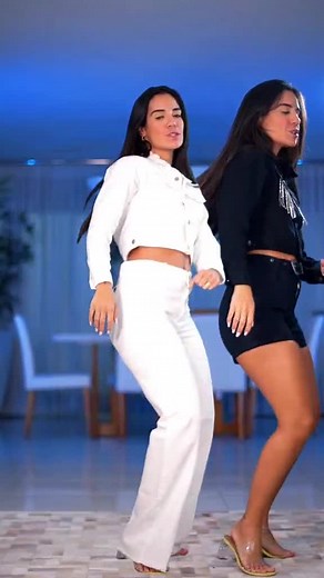 Coreografia de TikTok com MC e dancinha animada