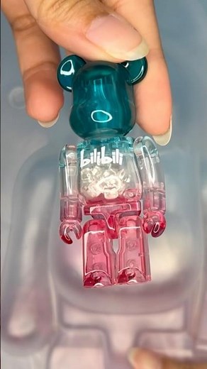 Unboxing My FIRST 400% BE@RBRICK! But who is Bilibili? #bearbrick #unboxing