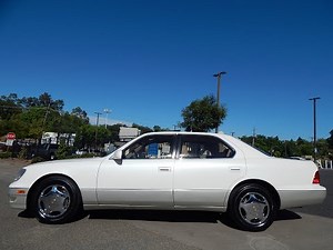 1998 Lexus LS400 luxury sedan. Video overview and walk around.