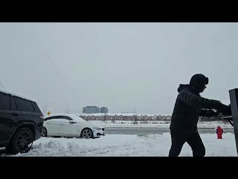 Review Toro snowblower 824. Snow day in Toronto | Brampton | GTA. 🇨🇦 Canada