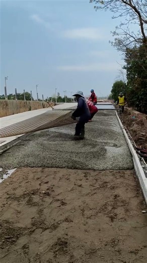 Road construction Constructing the Reinforcement Mesh During Road Construction