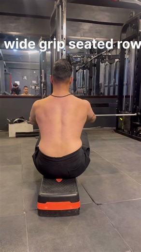 Wide grip seated rows,close grip seated rows