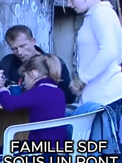 SDF avec leurs enfants : ils vivent sous un pont du périph #france #sdf #famille #paris #pauvre 🚨 En France, plus de 330 000 personnes sont sans domicile, dont des dizaines de milliers d’enfants et de familles. Chaque nuit, des mineurs dorment dans la rue, dans des voitures, sous des ponts ou en hébergement d’urgence. 🎯 Ce compte informe et sensibilise sur la réalité du sans-abrisme en 2025. 📞 Si vous êtes en difficulté : ➡️ 115 : hébergement d’urgence ➡️ Secours Catholique, Emmaüs, Restos du