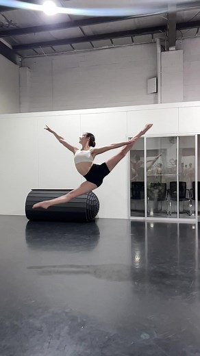 I have… no words 🤐 #danceprescription #foryoupage #foryou #fyp #jazztechnique #dancersoftiktok #flexibility #viral #jumps #twistedrussian