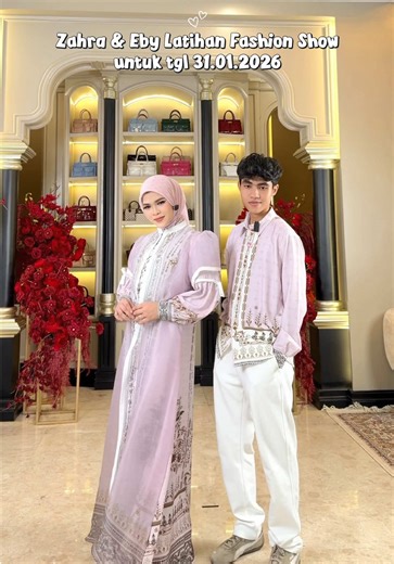 Latihan Fashion Show Shella Saukia dan Zahra
