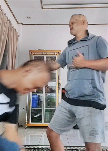 Video Lucu Pakai Plenger Bikin Ngakak! Aduhh 😂