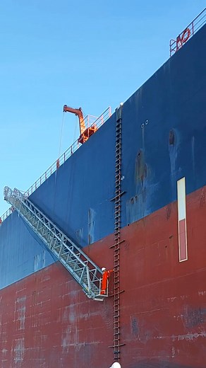 Rigging a combination ladder involves combining of pilot ladder with a gangway typically when ship's freeboard is over 9 meters and requires specific steps to ensure safety #buhaymarino #seamanslife #Seafarer #SeafarersPH #marinoph #seamanslifeonboard #SEAMAN | Wil San Miguel