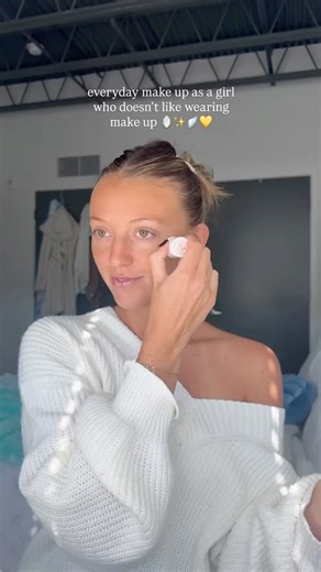 Alaina on Instagram: "my natural everyday make up routine 💛 HAPPY SUNDAY✨ #grwm #makeuptutorial #makeup #naturalmakeup #glowymakeup"