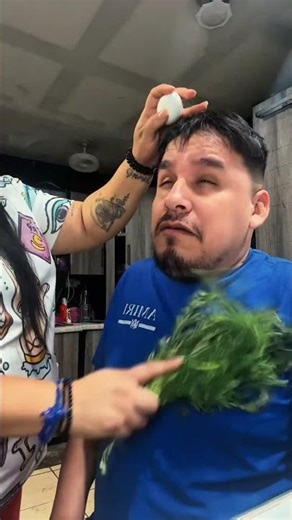 Cuando tu esposa se cree bruja🧙‍♀️ #humor #flyp #comedia #brujas