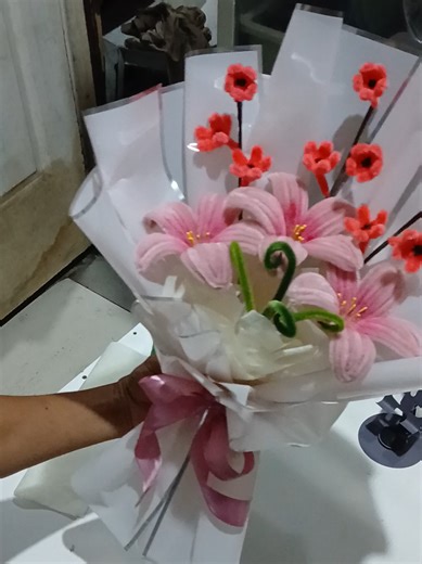 Exploring Creative Floral Arrangements with Fuzzy Wire