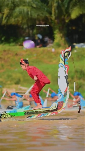 Wow, what an exciting match. This is the viral culture of pacu jalur #longboat #pacujalur