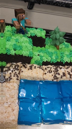 2nd video of my Minecraft cake I made for my nephews birthday. #minecraft #minecraftcake #cake #imadeit #ricecrispytreats #sonicjello #heatherbeesweets | HeatherBee Sweets