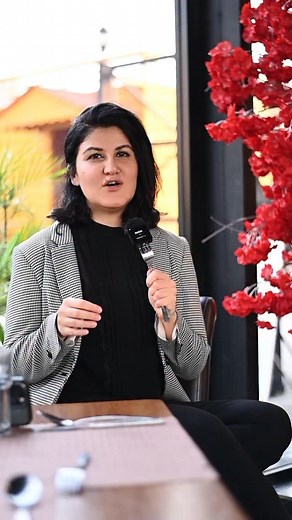 Your hormones aren’t “broken.” They’re under-fueled. PCOS, PCOD, menopause symptoms, stubborn fat, slow metabolism… most people run to medication first. But 80% of your hormone balance starts with nutrition, not prescriptions. Every year your bones weaken, muscles shrink, fat increases; not because you need a stricter diet… but because your body needs fuel, not fear. Balanced protein, healthy fats, complex carbs → this is hormone support. This is fat burn. This is long-term weight loss. Food isn