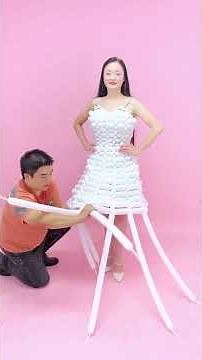 Make a wedding dress with balloons. Learn balloon parties from Uncle Balloon