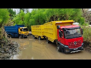 MOBIL TRUK GANDENGAN PANJANG MELEWATI JALAN BANJIR LUMPUR