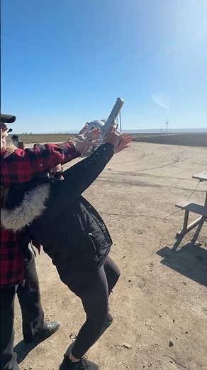 “Desert Eagle .50 AE – The Most Powerful Handgun EVER? 🔥 (Must-See Recoil & Firepower!)”