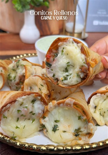 Conitos rellenos de carne y queso: receta crujiente y jugosa