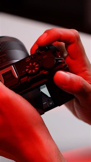 693K views · 840 reactions | Silencio, mira y no digas nada. Confirmamos que el sonido que hace el unboxing de la nueva Canon EOS R50V, es música para nuestros oídos . Nuestra nueva mirrorless cuenta con botón de grabación frontal, modos de cámara lenta, filtro de color, perfil Canon Log 3 y pantalla táctil de fácil manejo. | Canon | Facebook