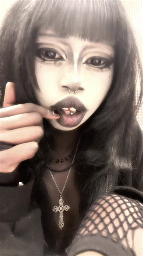 Goth Makeup Tips: Achieving the Perfect Look