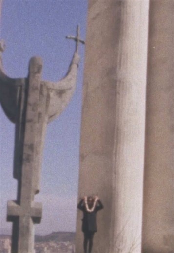 Directed on Super 8. Short film exploring movement and texture. Available for music video & brand commissions.