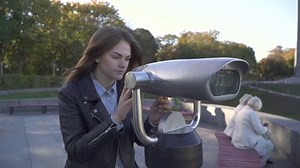Woman Looks Binocular Viewer Cityscape: Stockvideos & Filmmaterial (100 % lizenzfrei) 1019504050 | Shutterstock